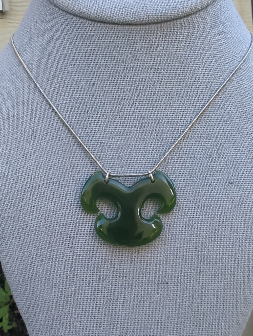 Vintage Green Carved Nephrite Jade Sterling Silver Necklace